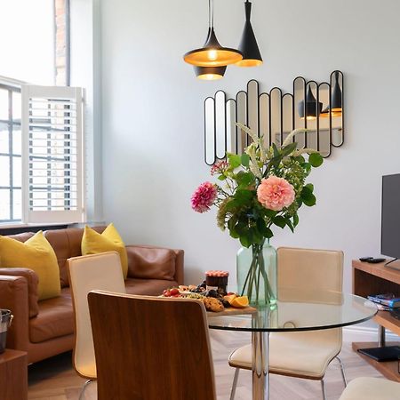 Elliot Oliver - Stylish 2 Bedroom Town Centre Apartment Cheltenham Exterior foto
